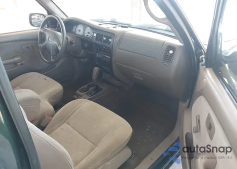 2001 Toyota Tacoma z USA, uszkodzony, nr VIN 5TEVL52N81Z867683